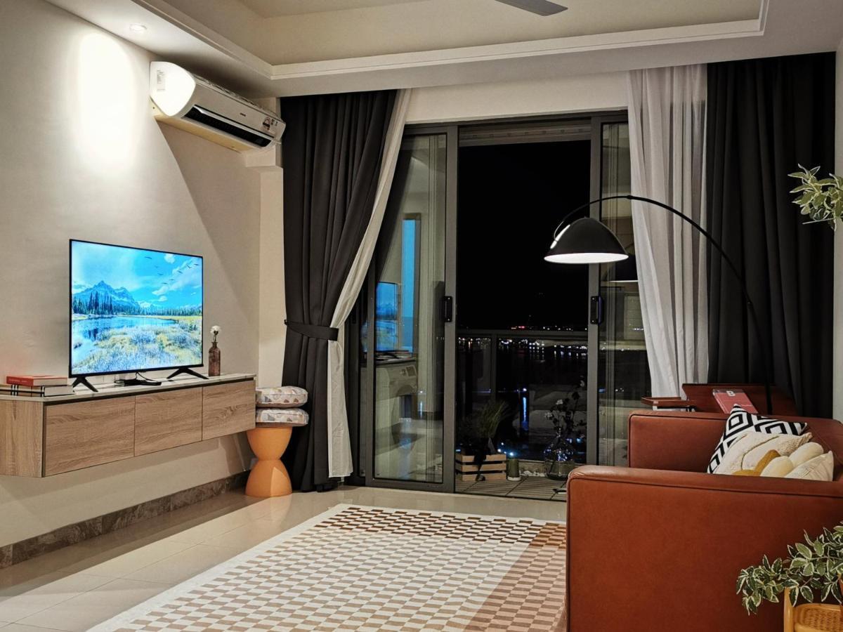 Yussy 2 Bedroom Sea View Condo At R&F Princess Cove Johor Bahru Luaran gambar